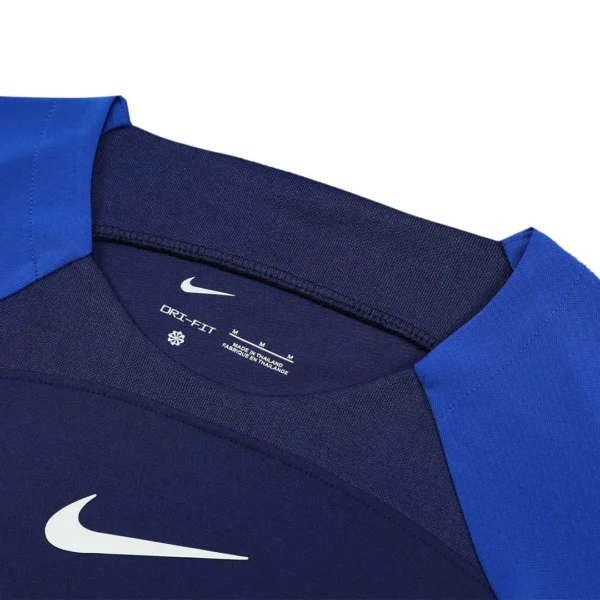 Al Nassr Pre-Match Soccer Jersey 2023/24 – Fan Version – badge and fabric details