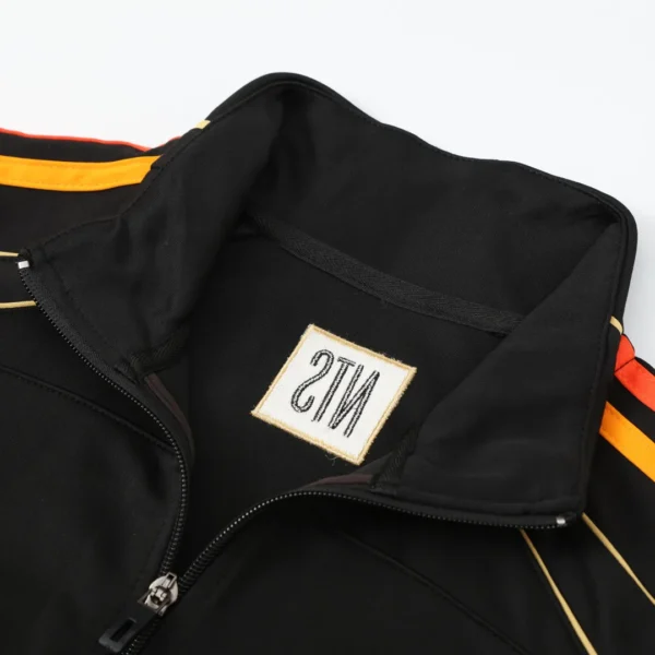 Arsenal Training Jacket 2025/26 – badge and fabric details
