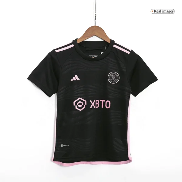 kid-s-inter-miami-cf-away-soccer-jersey-kit-jersey-shorts-socks-2023-24-fan-version-342803-04 Kid’s Inter Miami CF Away Soccer Jersey Kit(Jersey+Shorts+Socks) 2023/24 β Fan Version β badge and fabric details
