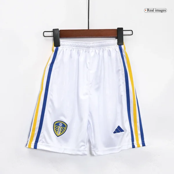 Kid’s Leeds United Home Soccer Kit – Jersey + Shorts 2023/24 – Fan Version – badge and fabric details