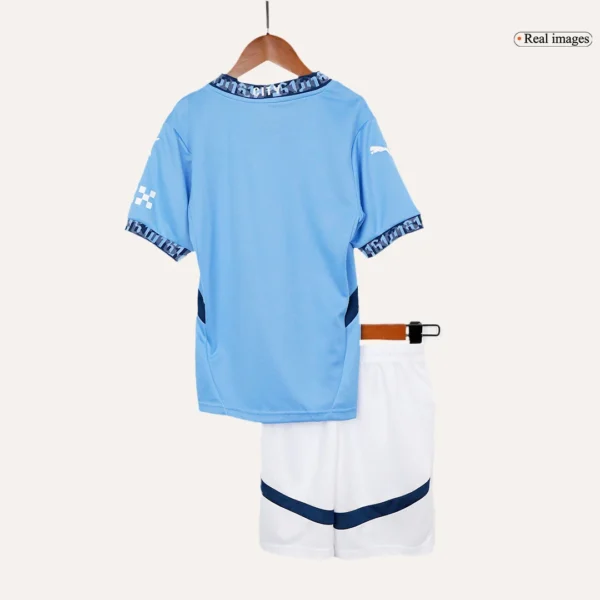 kid-s-manchester-city-home-soccer-kit-jersey-shorts-fan-version-639354-04 Kid’s Manchester City Home Soccer Kit – Jersey + Shorts – Fan Version – badge and fabric details