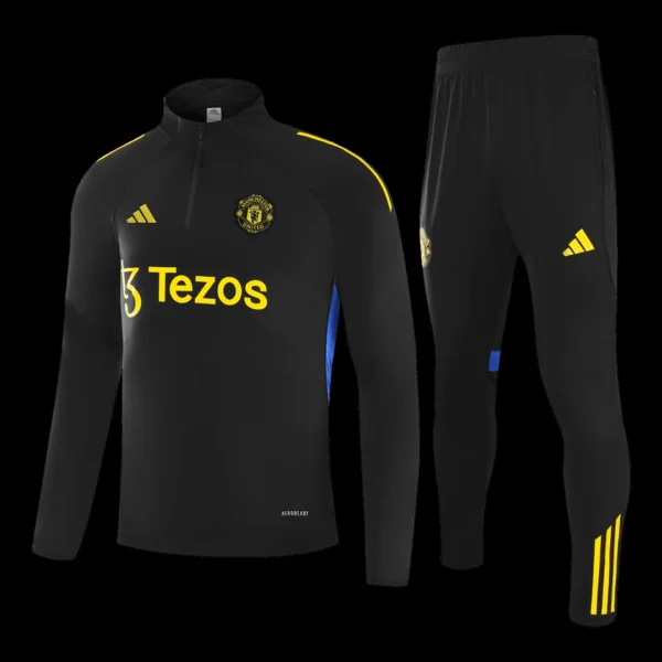 kid-s-manchester-united-zipper-sweatshirt-kit-top-pants-2025-26-fan-version-01 Kid’s Manchester United Zipper Sweatshirt Kit(Top+Pants) 2025/26 β Fan Version β front view