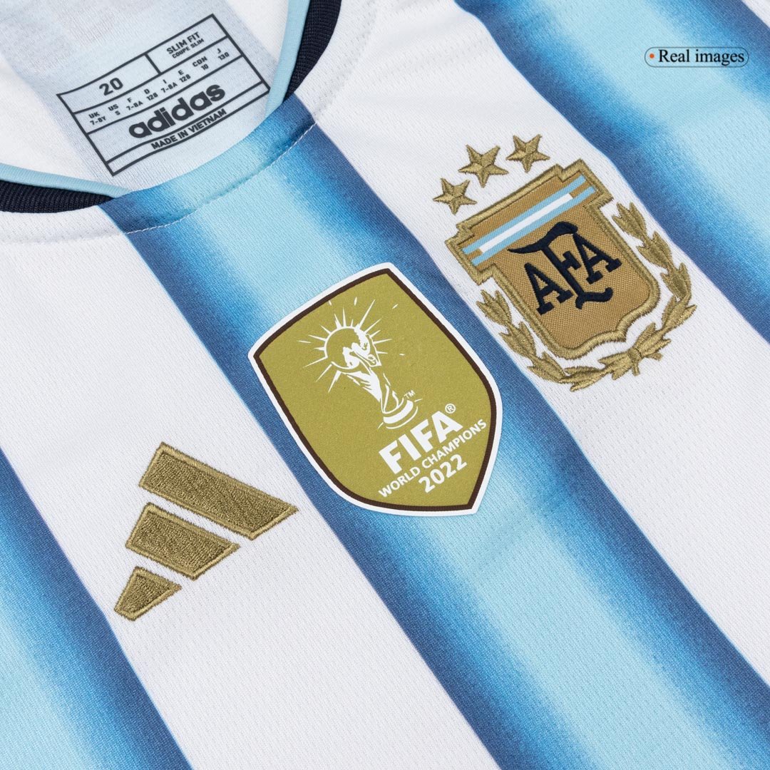 Kids Argentina 2025/26 Home Soccer Kit β Jersey + Shorts β εεεΎ 4 Kids Argentina 2025/26 Home Soccer Kit β Jersey + Shorts β badge and fabric details