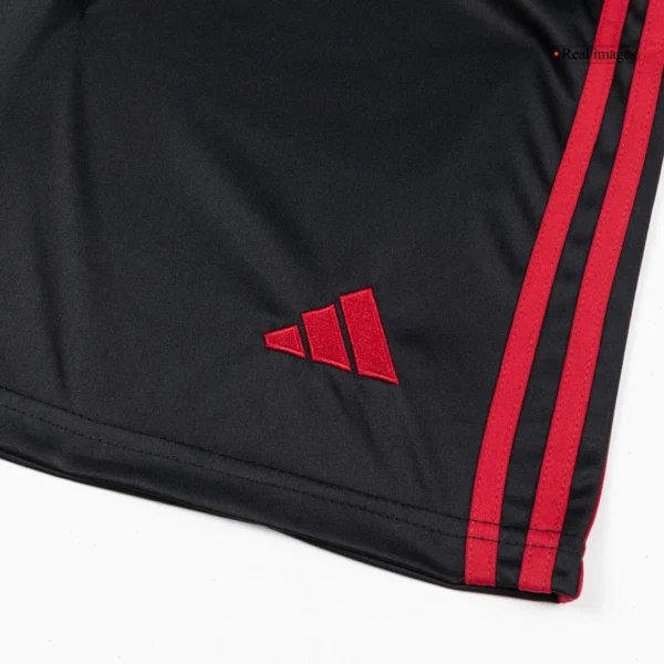 Liverpool Away Soccer Shorts 2025/26 – Fan Version – badge and fabric details