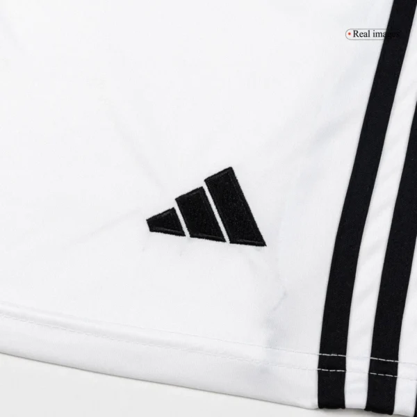 Manchester United Home Soccer Shorts 2025/26 – Fan Version – badge and fabric details