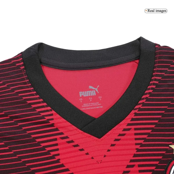 pulisic-11-ac-milan-home-soccer-jersey-2023-24-fan-version-499798-04 PULISIC #11 AC Milan Home Soccer Jersey 2023/24 β Fan Version β badge and fabric details