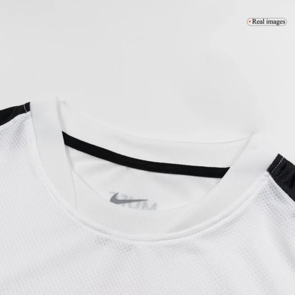 Retro 2010/11 Manchester United Away Soccer Jersey – jersey details