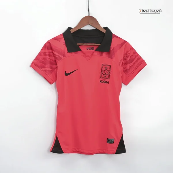 women-s-south-korea-home-soccer-jersey-2022-fan-version-192642-03 Women’s South Korea Home Soccer Jersey 2022 β Fan Version β jersey details