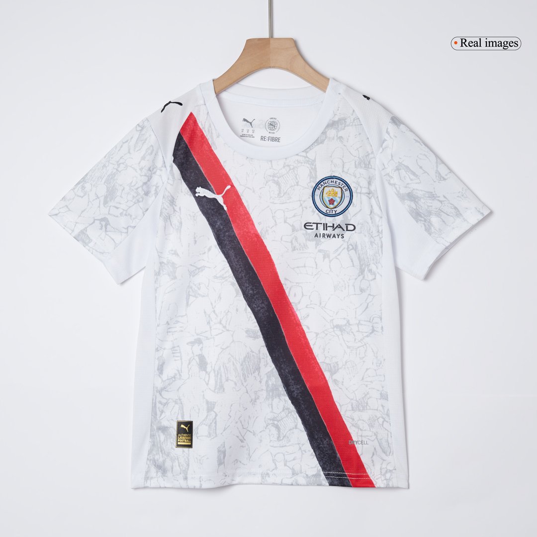 Kid's Manchester City Soccer Kit β Jersey + Shorts 2025/26 β Fan Version β εεεΎ 4 Kid’s Manchester City Soccer Kit β Jersey + Shorts 2025/26 β Fan Version β badge and fabric details