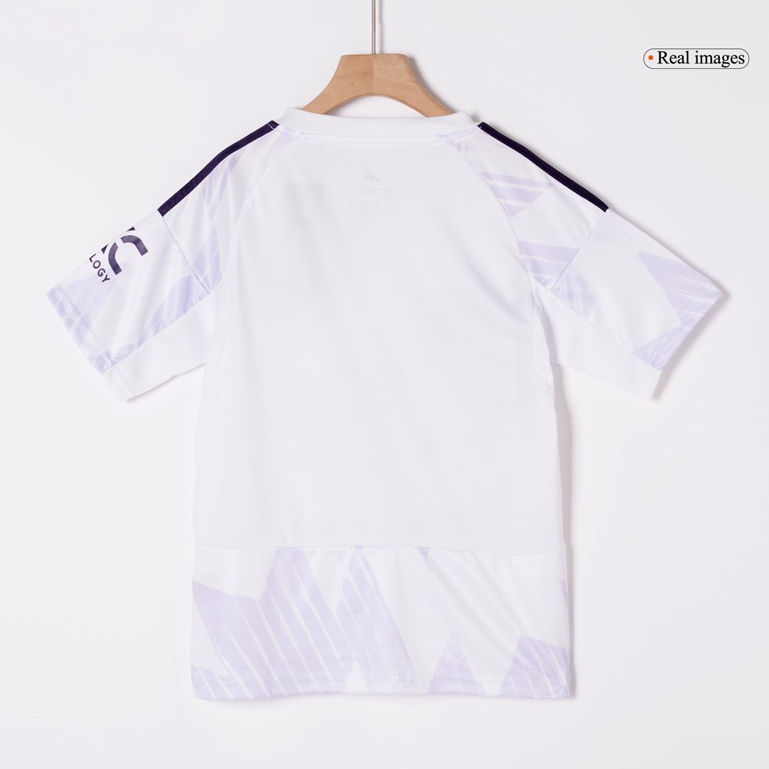 Kid’s Manchester United Away Soccer Jersey Kit(Jersey+Shorts+Socks) 2025/26 – Fan Version – badge and fabric details
