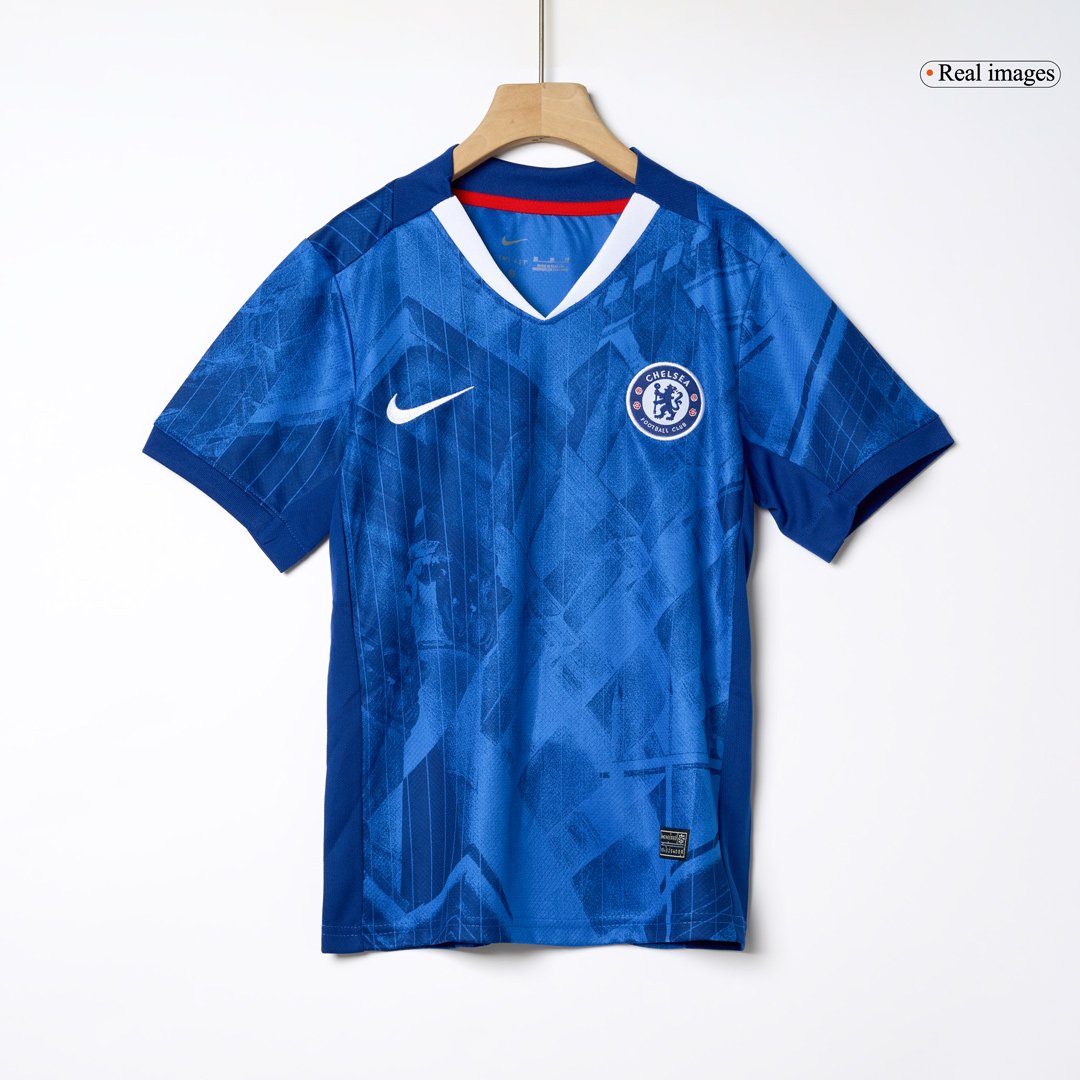 Kid's Chelsea Home Soccer Kit β Jersey + Shorts 2025/26 β Fan Version β εεεΎ 4 Kid’s Chelsea Home Soccer Kit β Jersey + Shorts 2025/26 β Fan Version β badge and fabric details