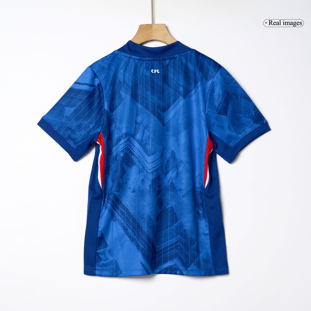 Kid's Chelsea Home Soccer Jersey Kit(Jersey+Shorts+Socks) 2025/26 – Fan Version — 商品图 4 Kid’s Chelsea Home Soccer Jersey Kit(Jersey+Shorts+Socks) 2025/26 – Fan Version – badge and fabric details